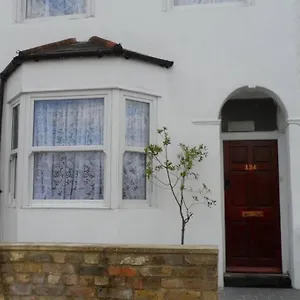 Apartment Bubblesbnb- Lovely 1 Bedroom Studio Flat, London